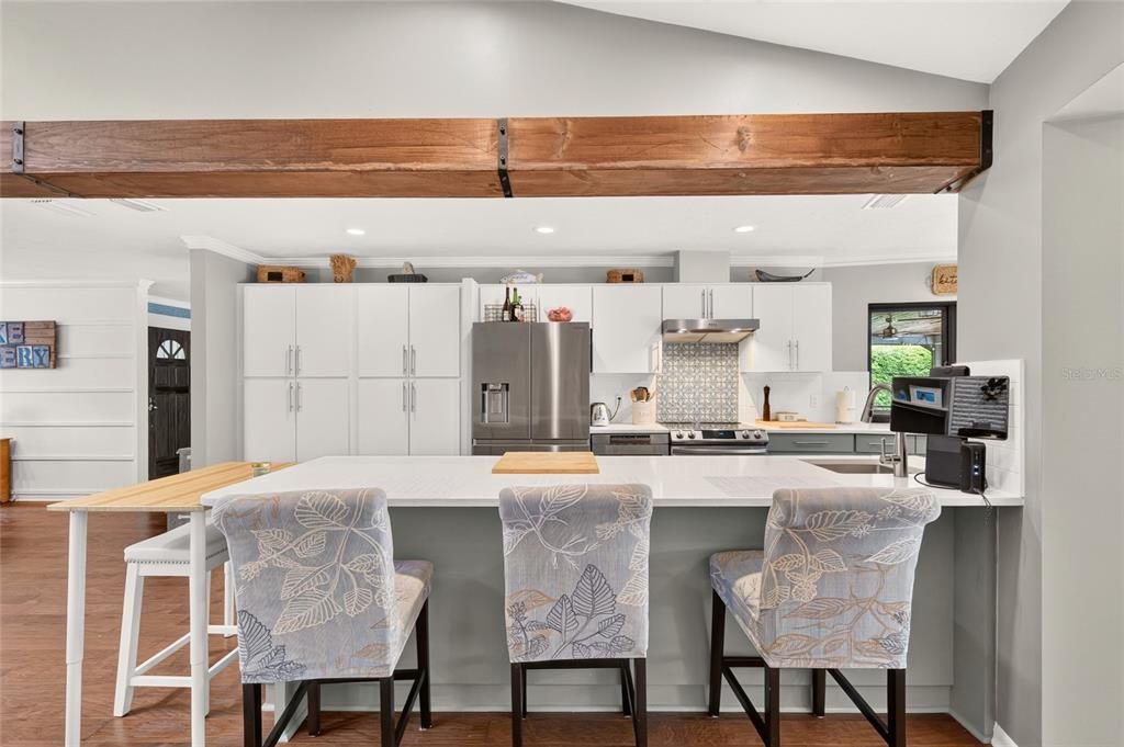 En Venta: $749,000 (4 camas, 3 baños, 2734 Pies cuadrados)