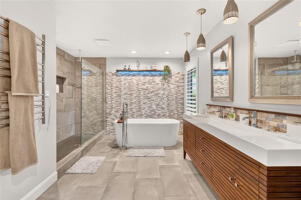 En Venta: $749,000 (4 camas, 3 baños, 2734 Pies cuadrados)
