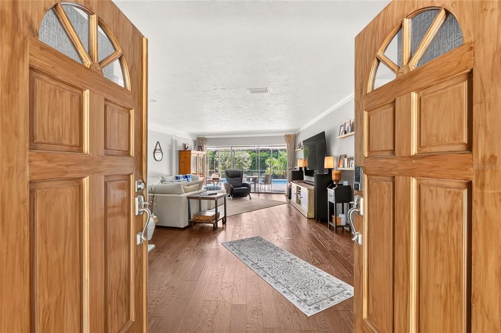 En Venta: $749,000 (4 camas, 3 baños, 2734 Pies cuadrados)