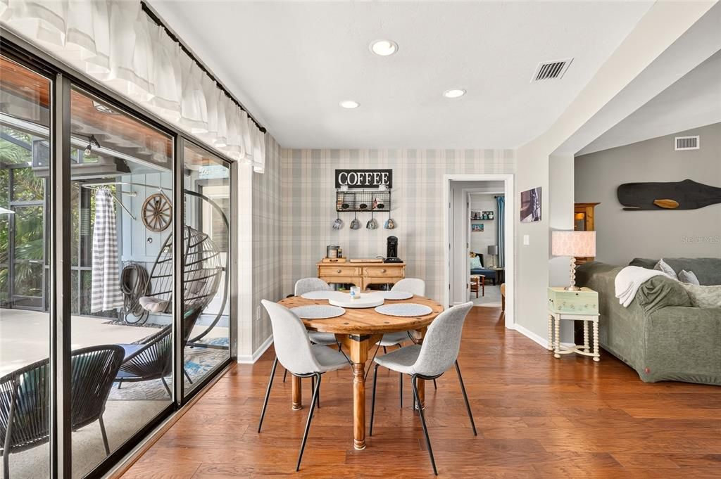 En Venta: $749,000 (4 camas, 3 baños, 2734 Pies cuadrados)