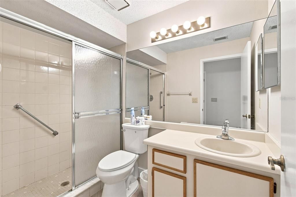 На продажу: $199,916 (2 спален, 2 ванн, 1076 Квадратных фут)