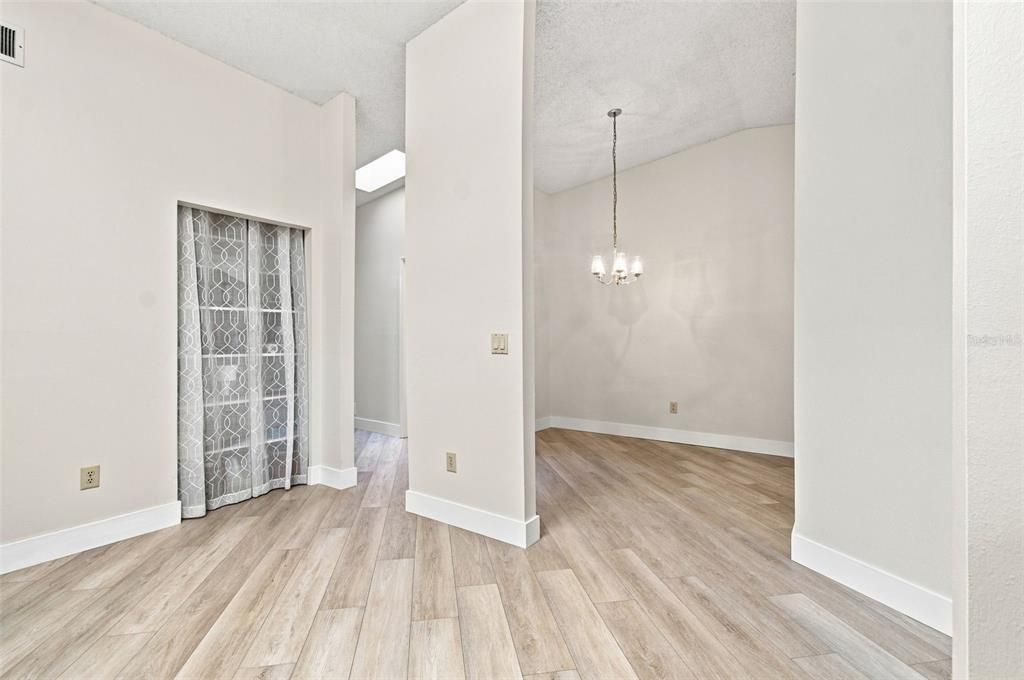 На продажу: $199,916 (2 спален, 2 ванн, 1076 Квадратных фут)
