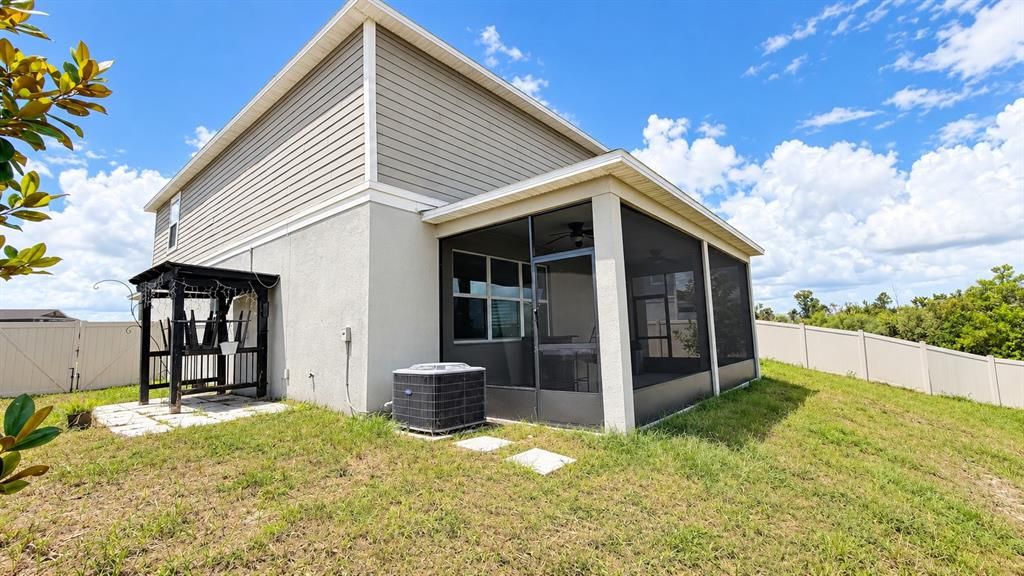 For Rent: $2,595 (4 beds, 2 baths, 2901 Square Feet)