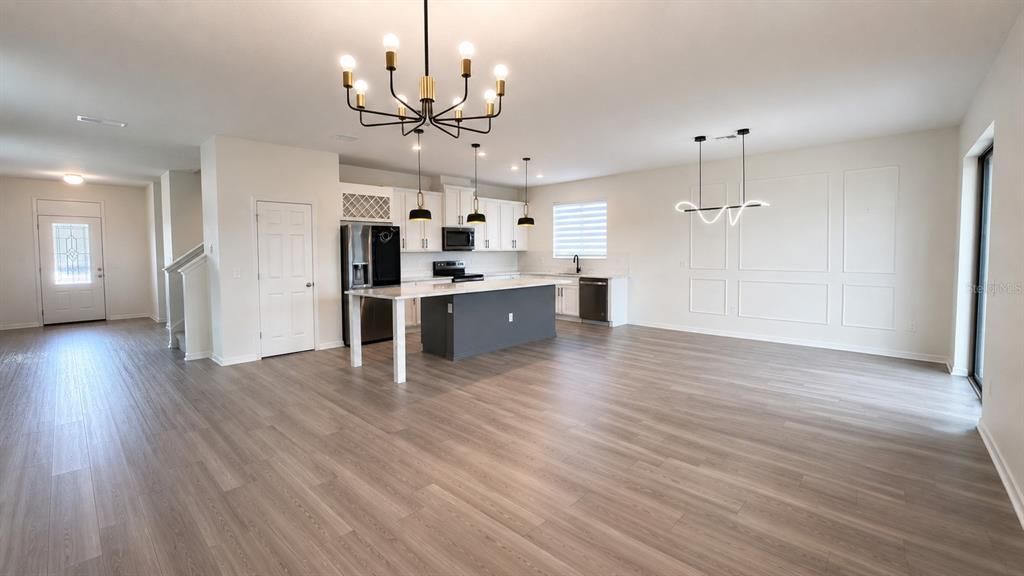 For Rent: $2,595 (4 beds, 2 baths, 2901 Square Feet)