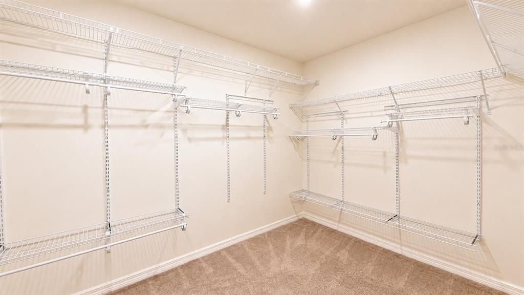 For Rent: $2,595 (4 beds, 2 baths, 2901 Square Feet)