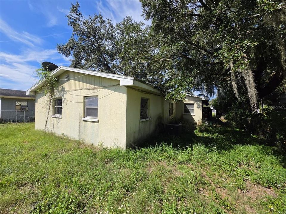 For Sale: $179,000 (3 beds, 1 baths, 1392 Square Feet)
