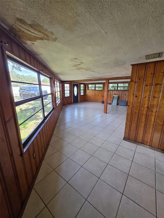 For Sale: $179,000 (3 beds, 1 baths, 1392 Square Feet)