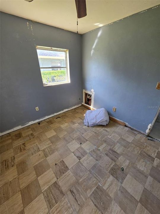 For Sale: $179,000 (3 beds, 1 baths, 1392 Square Feet)