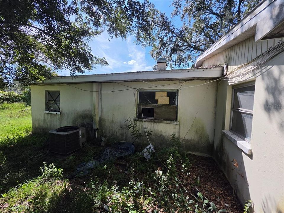 For Sale: $179,000 (3 beds, 1 baths, 1392 Square Feet)