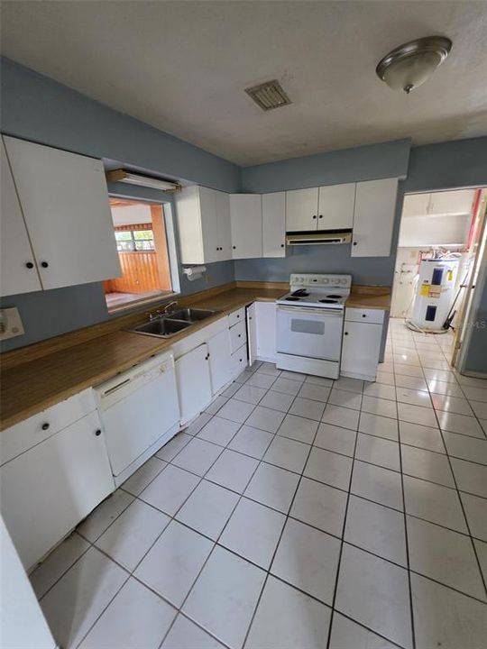 For Sale: $179,000 (3 beds, 1 baths, 1392 Square Feet)