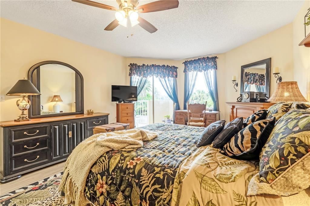 For Sale: $279,000 (2 beds, 2 baths, 1400 Square Feet)