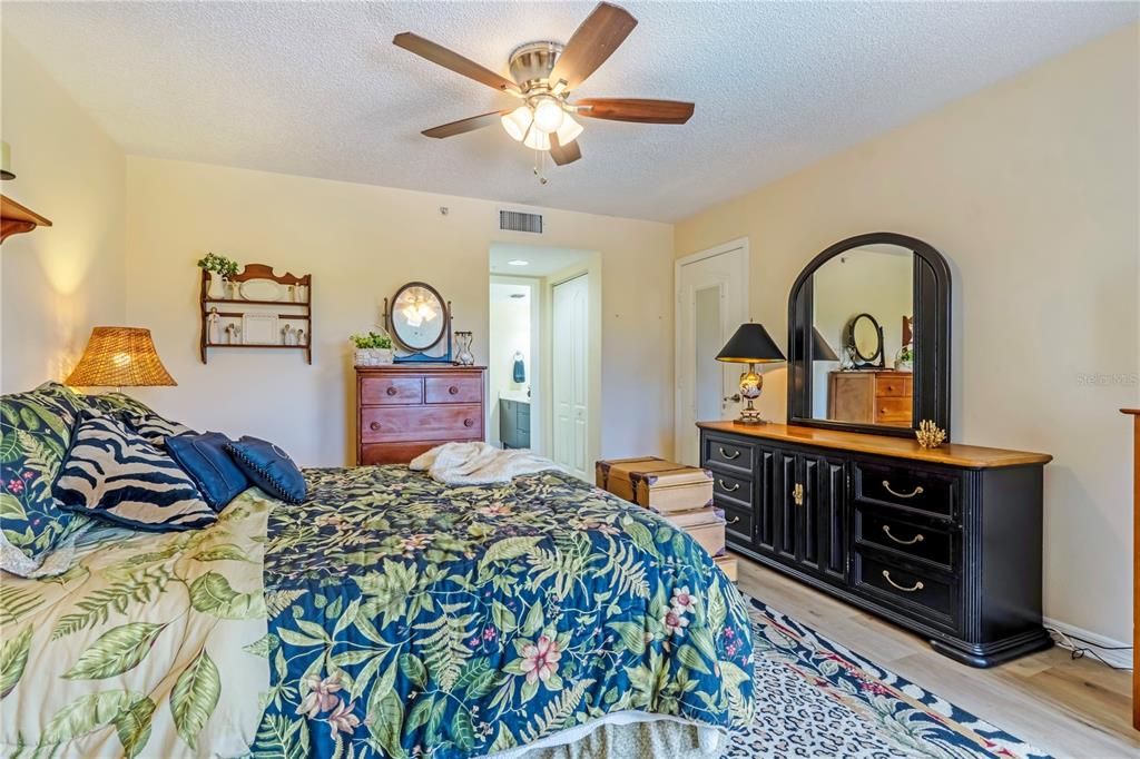 For Sale: $279,000 (2 beds, 2 baths, 1400 Square Feet)