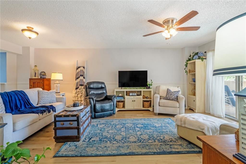 For Sale: $279,000 (2 beds, 2 baths, 1400 Square Feet)