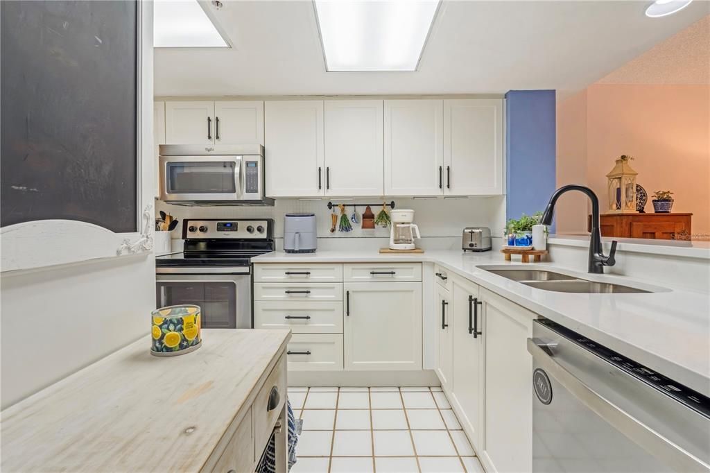For Sale: $279,000 (2 beds, 2 baths, 1400 Square Feet)