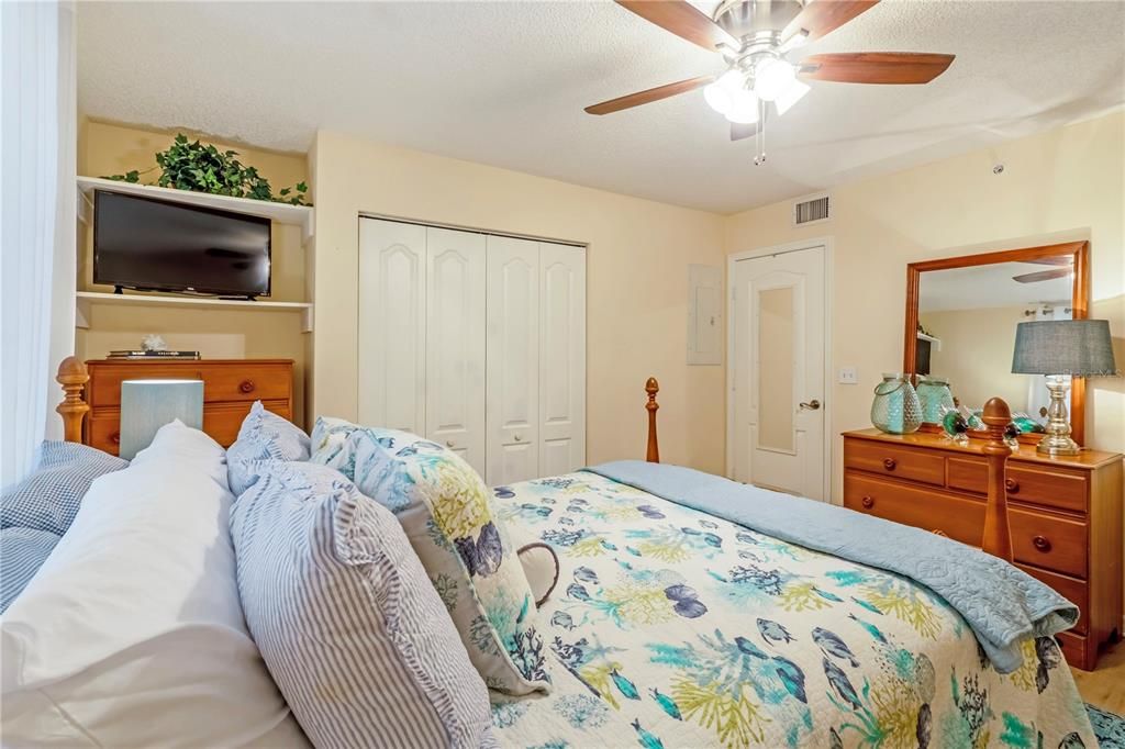 For Sale: $279,000 (2 beds, 2 baths, 1400 Square Feet)