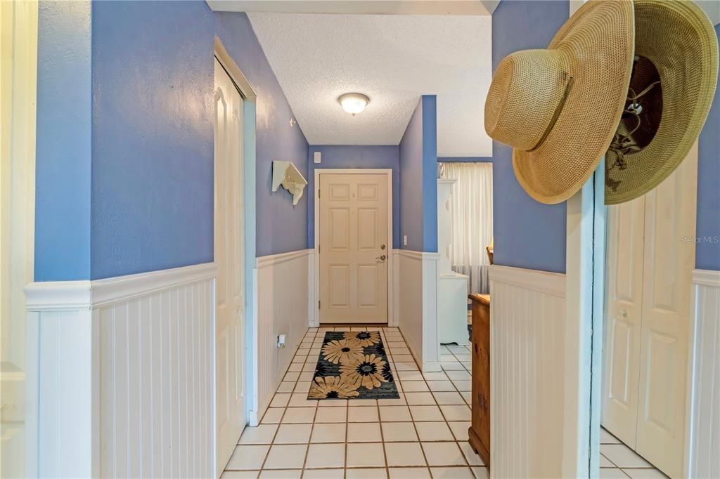 For Sale: $279,000 (2 beds, 2 baths, 1400 Square Feet)