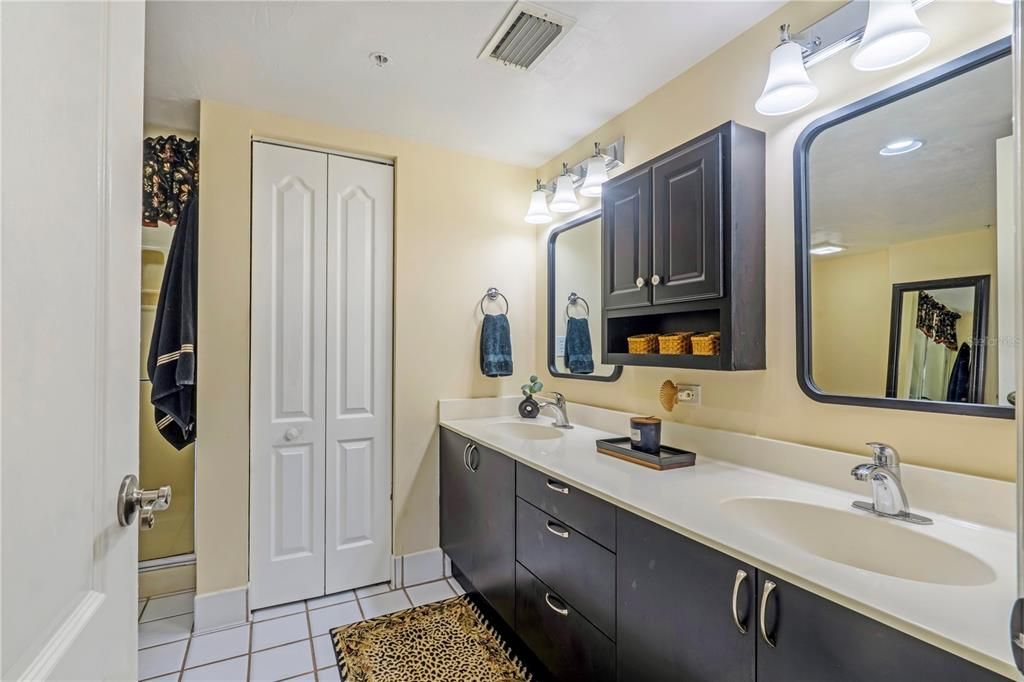For Sale: $279,000 (2 beds, 2 baths, 1400 Square Feet)