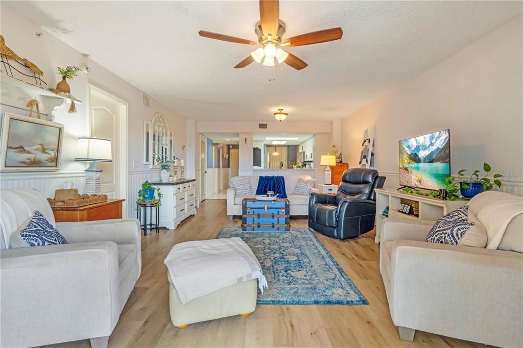 For Sale: $279,000 (2 beds, 2 baths, 1400 Square Feet)