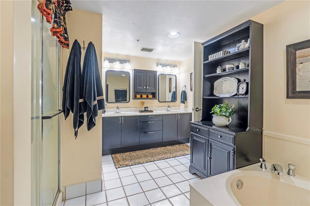 For Sale: $279,000 (2 beds, 2 baths, 1400 Square Feet)