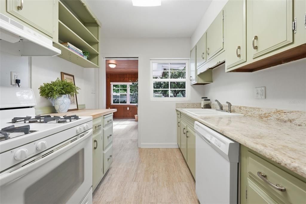 For Sale: $339,000 (3 beds, 1 baths, 1460 Square Feet)