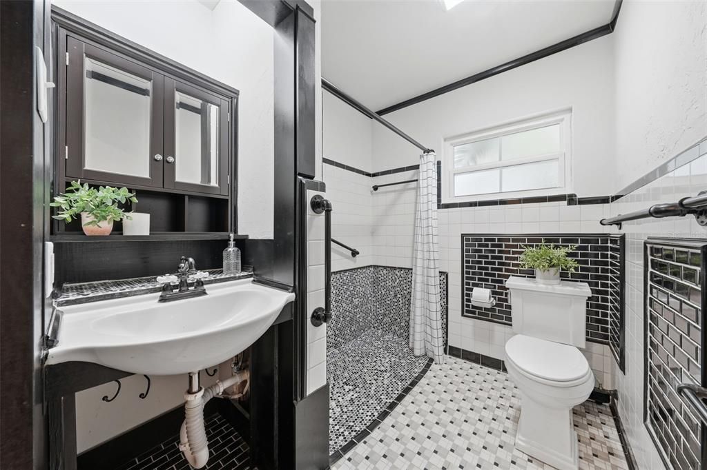 For Sale: $339,000 (3 beds, 1 baths, 1460 Square Feet)