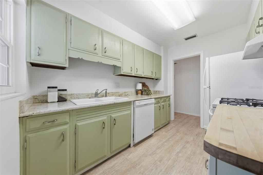For Sale: $339,000 (3 beds, 1 baths, 1460 Square Feet)