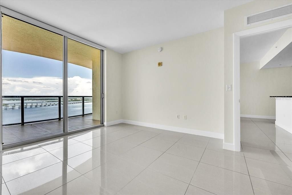 For Sale: $250,000 (2 beds, 2 baths, 1180 Square Feet)