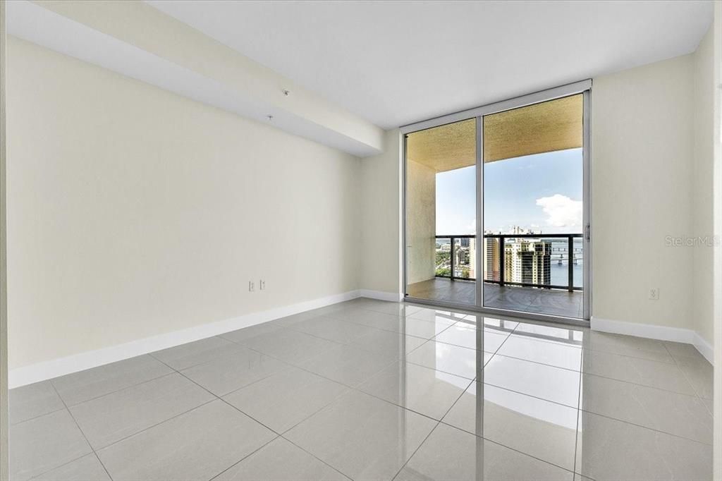 For Sale: $250,000 (2 beds, 2 baths, 1180 Square Feet)