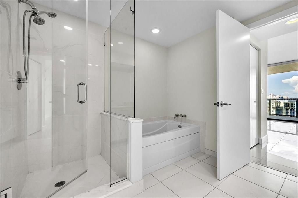 For Sale: $250,000 (2 beds, 2 baths, 1180 Square Feet)