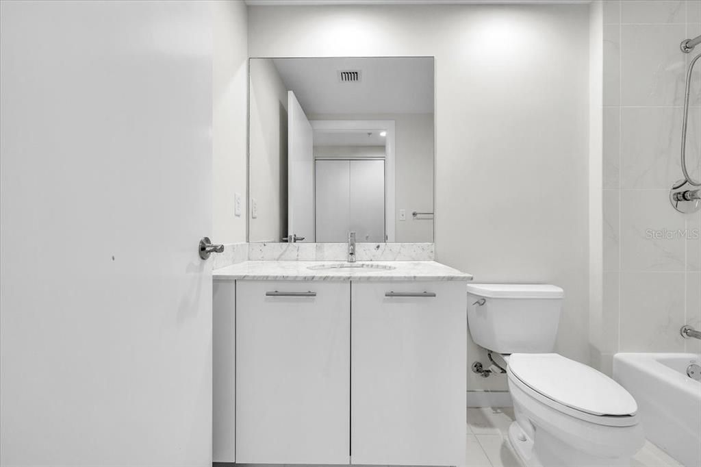 For Sale: $250,000 (2 beds, 2 baths, 1180 Square Feet)