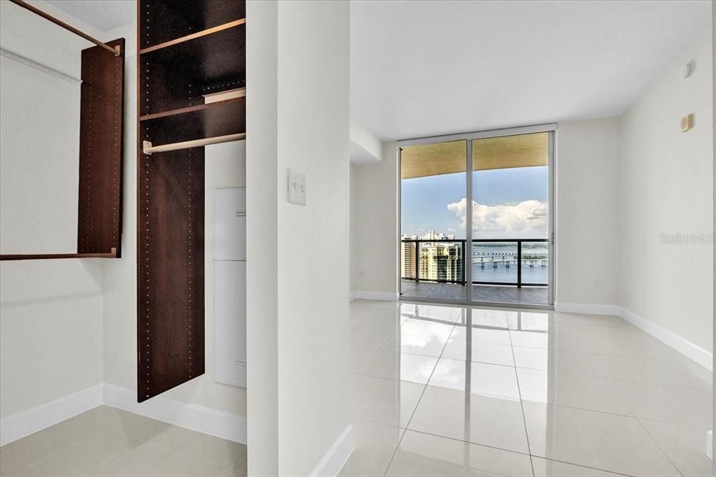 For Sale: $250,000 (2 beds, 2 baths, 1180 Square Feet)