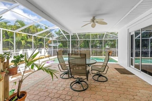 For Sale: $765,000 (3 beds, 2 baths, 2368 Square Feet)