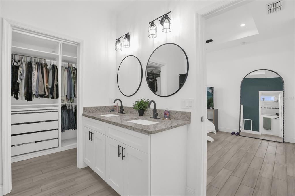 For Sale: $575,000 (3 beds, 2 baths, 1713 Square Feet)