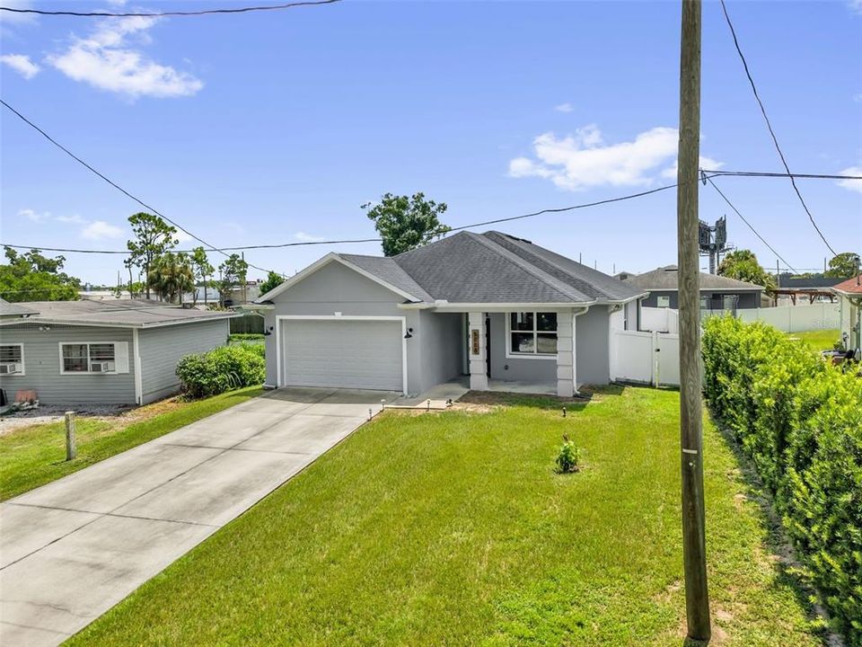 For Sale: $575,000 (3 beds, 2 baths, 1713 Square Feet)