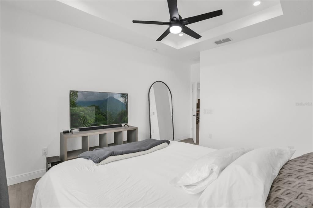 For Sale: $575,000 (3 beds, 2 baths, 1713 Square Feet)