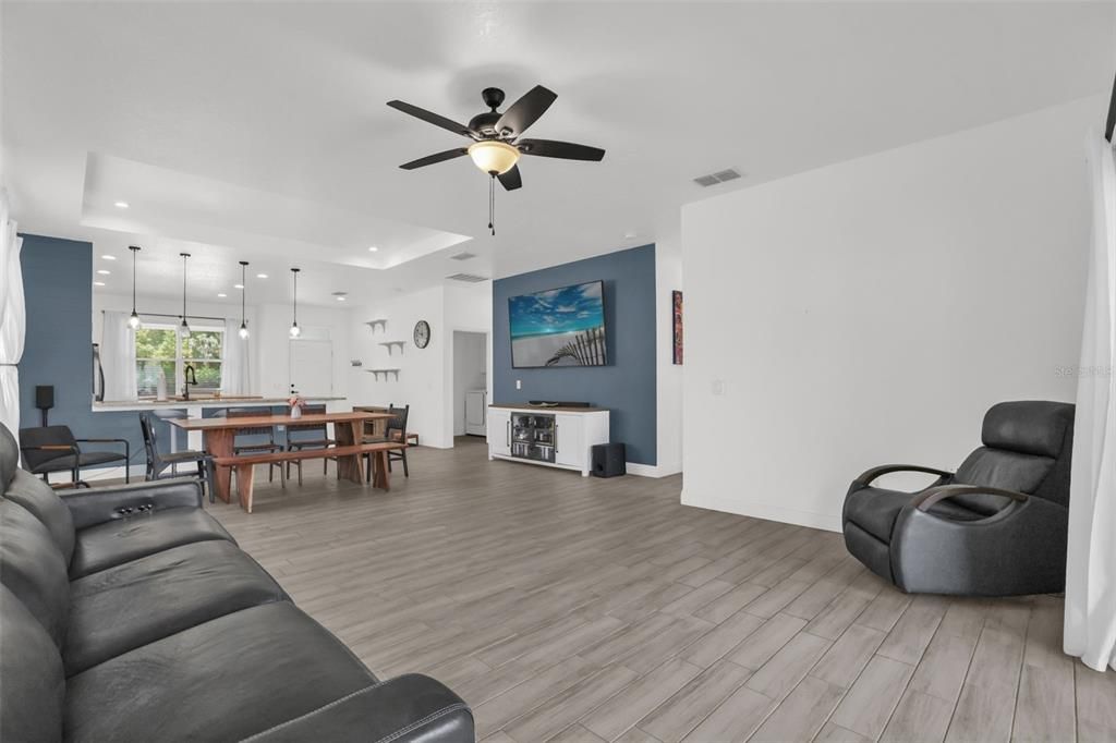 For Sale: $575,000 (3 beds, 2 baths, 1713 Square Feet)