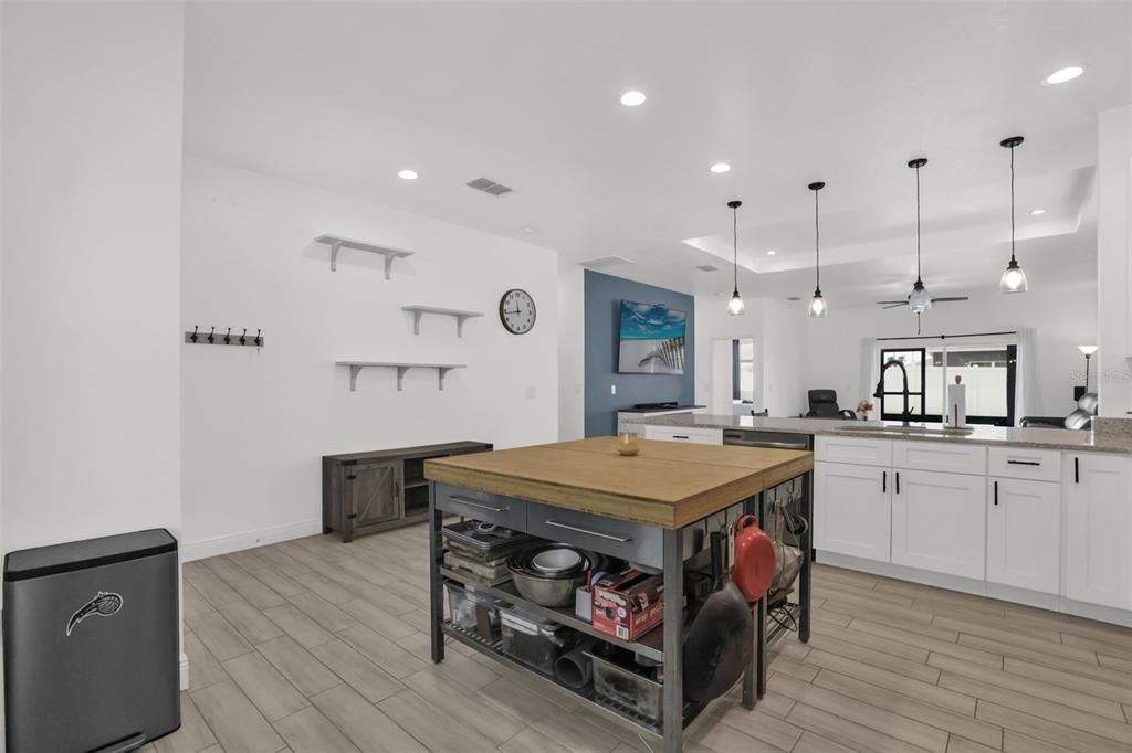 For Sale: $575,000 (3 beds, 2 baths, 1713 Square Feet)