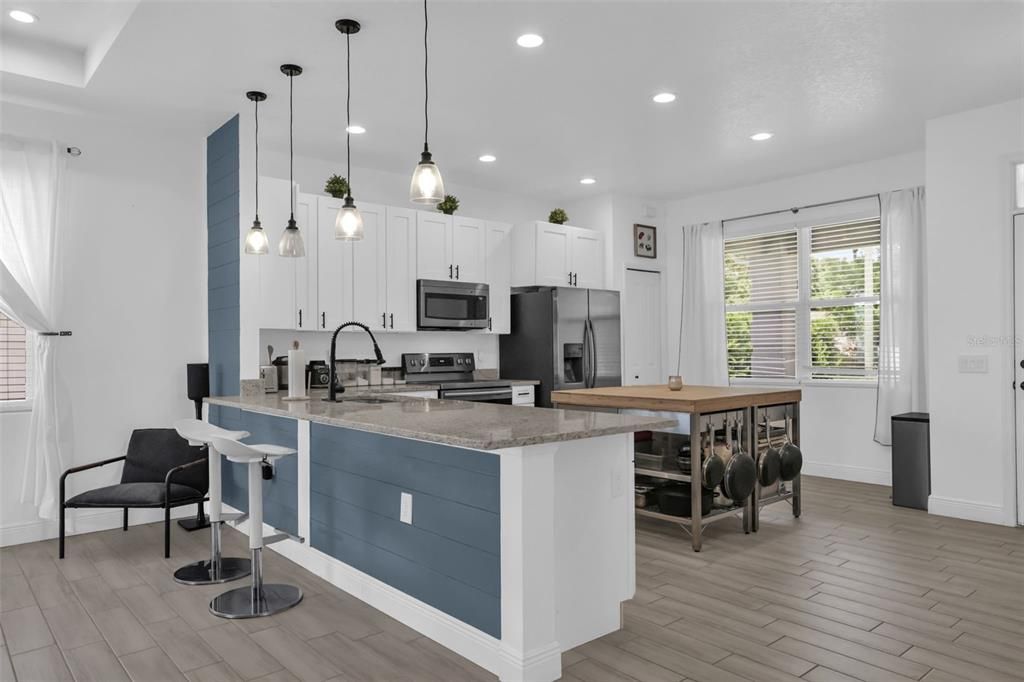 For Sale: $575,000 (3 beds, 2 baths, 1713 Square Feet)