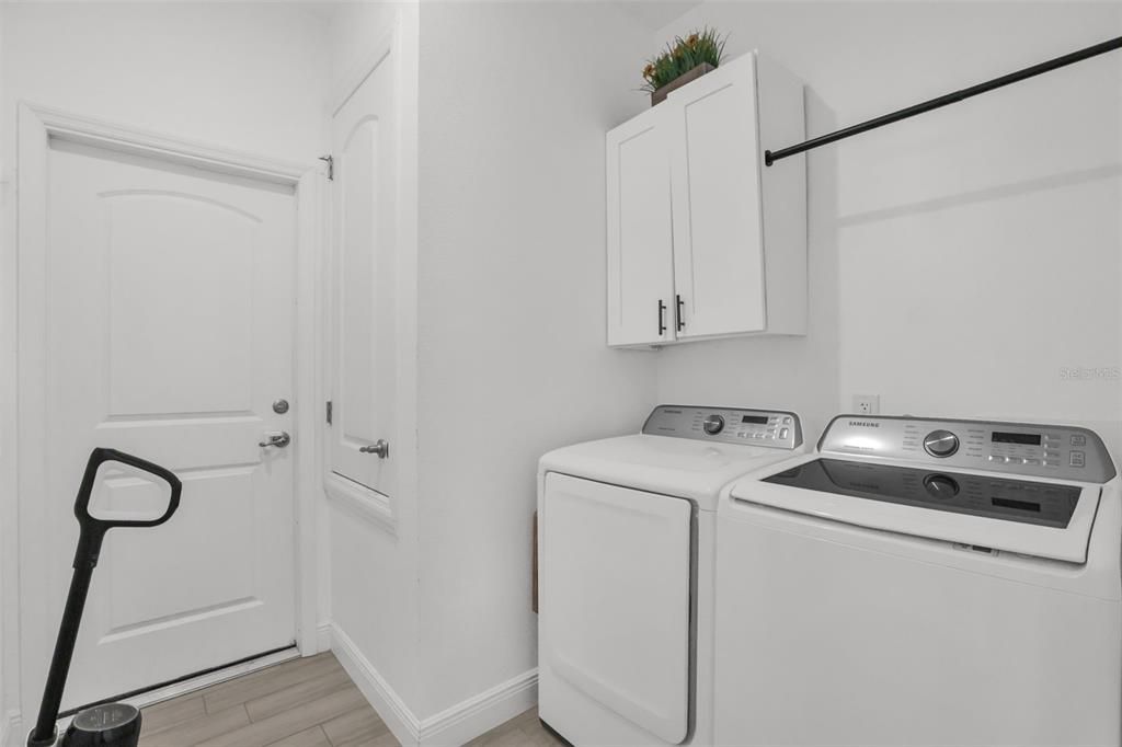 For Sale: $575,000 (3 beds, 2 baths, 1713 Square Feet)