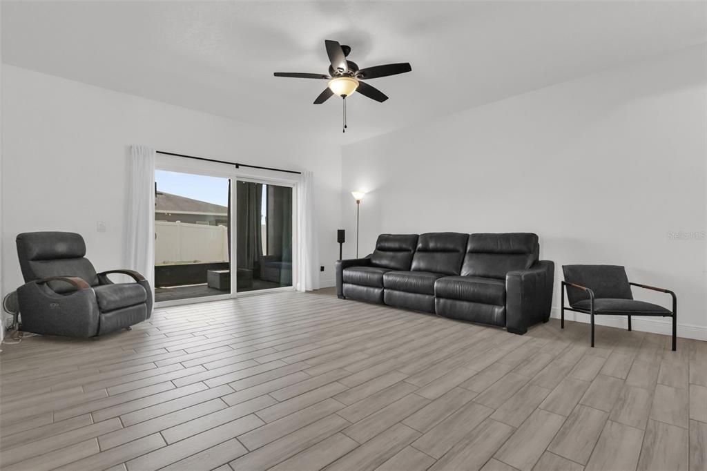 For Sale: $575,000 (3 beds, 2 baths, 1713 Square Feet)