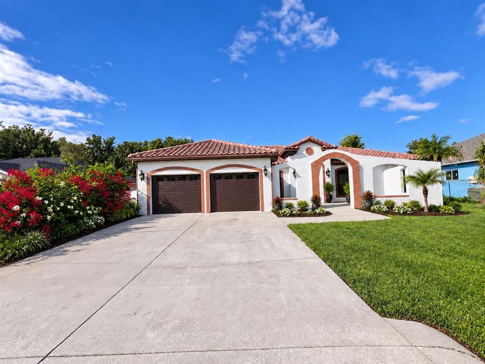 For Sale: $389,999 (3 beds, 2 baths, 1930 Square Feet)