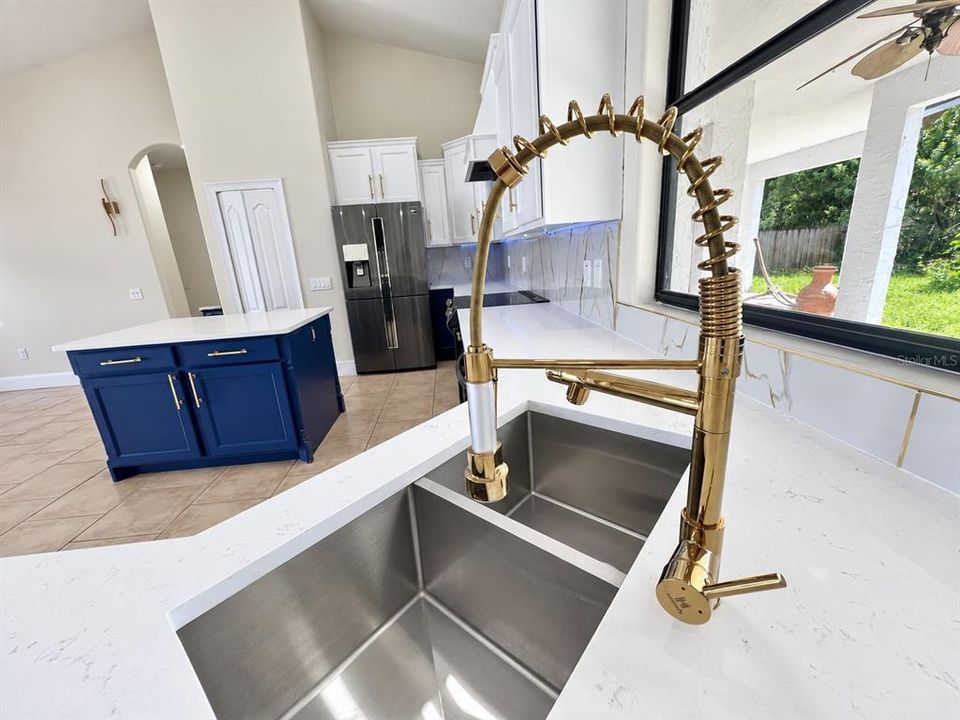For Sale: $389,999 (3 beds, 2 baths, 1930 Square Feet)
