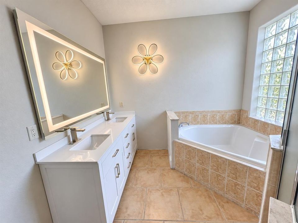 For Sale: $389,999 (3 beds, 2 baths, 1930 Square Feet)