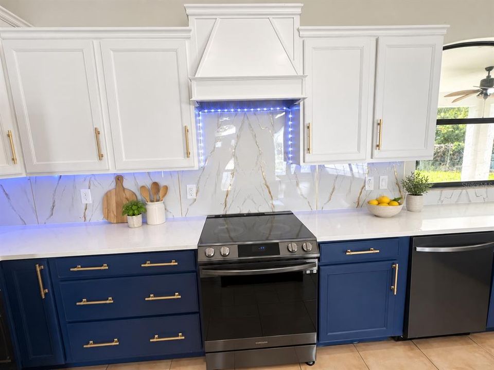 For Sale: $389,999 (3 beds, 2 baths, 1930 Square Feet)