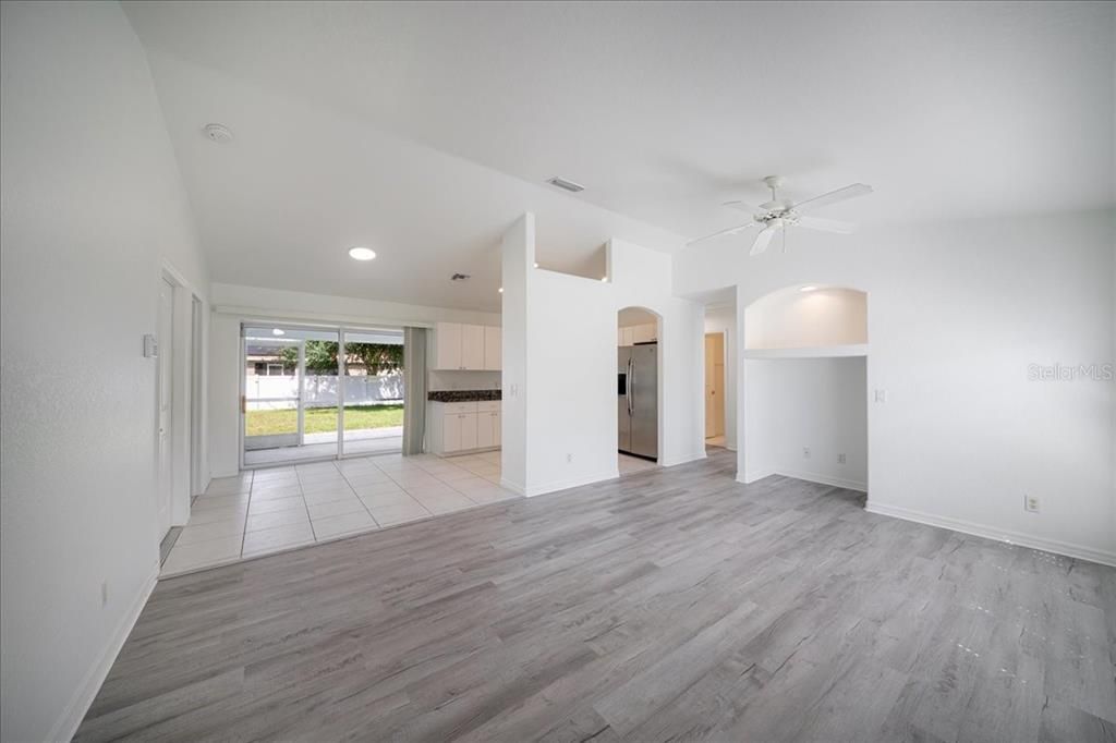 For Sale: $275,000 (3 beds, 2 baths, 1285 Square Feet)