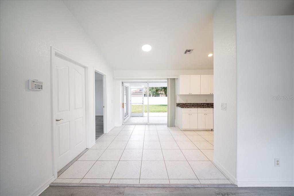 For Sale: $275,000 (3 beds, 2 baths, 1285 Square Feet)
