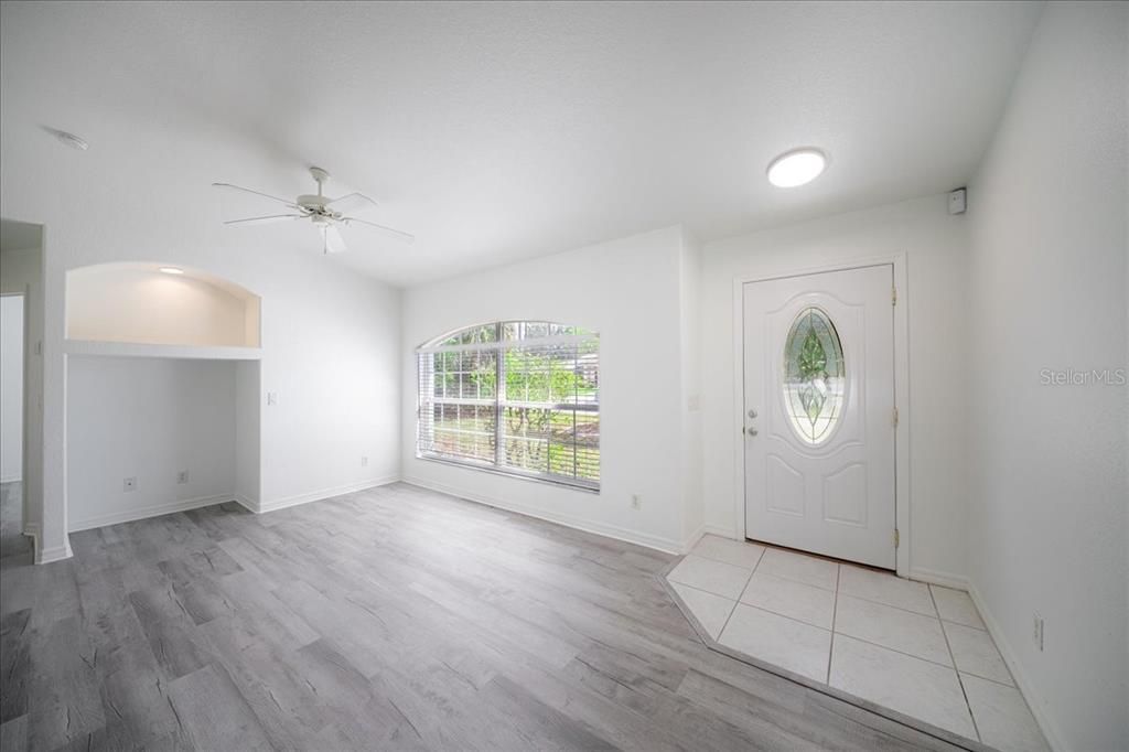 For Sale: $275,000 (3 beds, 2 baths, 1285 Square Feet)