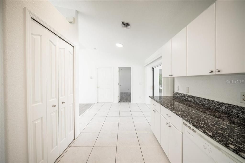 For Sale: $275,000 (3 beds, 2 baths, 1285 Square Feet)