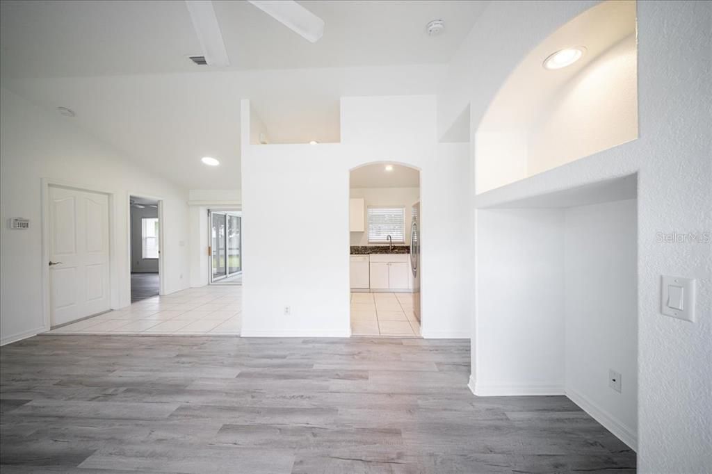 For Sale: $275,000 (3 beds, 2 baths, 1285 Square Feet)
