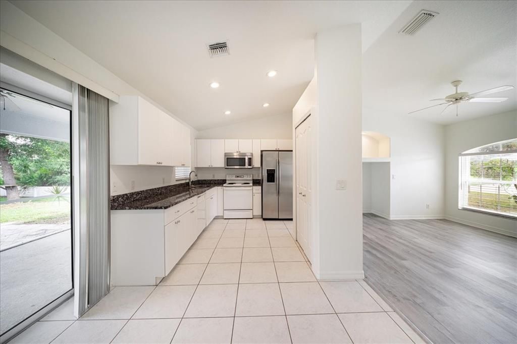 For Sale: $275,000 (3 beds, 2 baths, 1285 Square Feet)